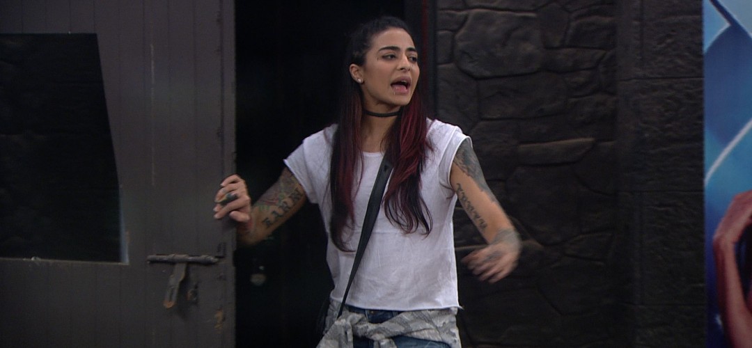 Bigg Boss 10: VJ Bani walks out of the Press Conference..!