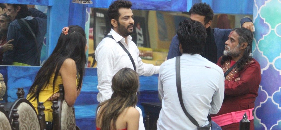 Bigg Boss 10: Mona, Manu, and Manveer re-unite..!!